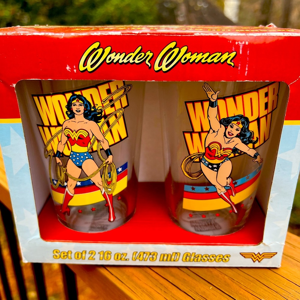 Set of 2 Wonder Woman 16 Oz Glasses